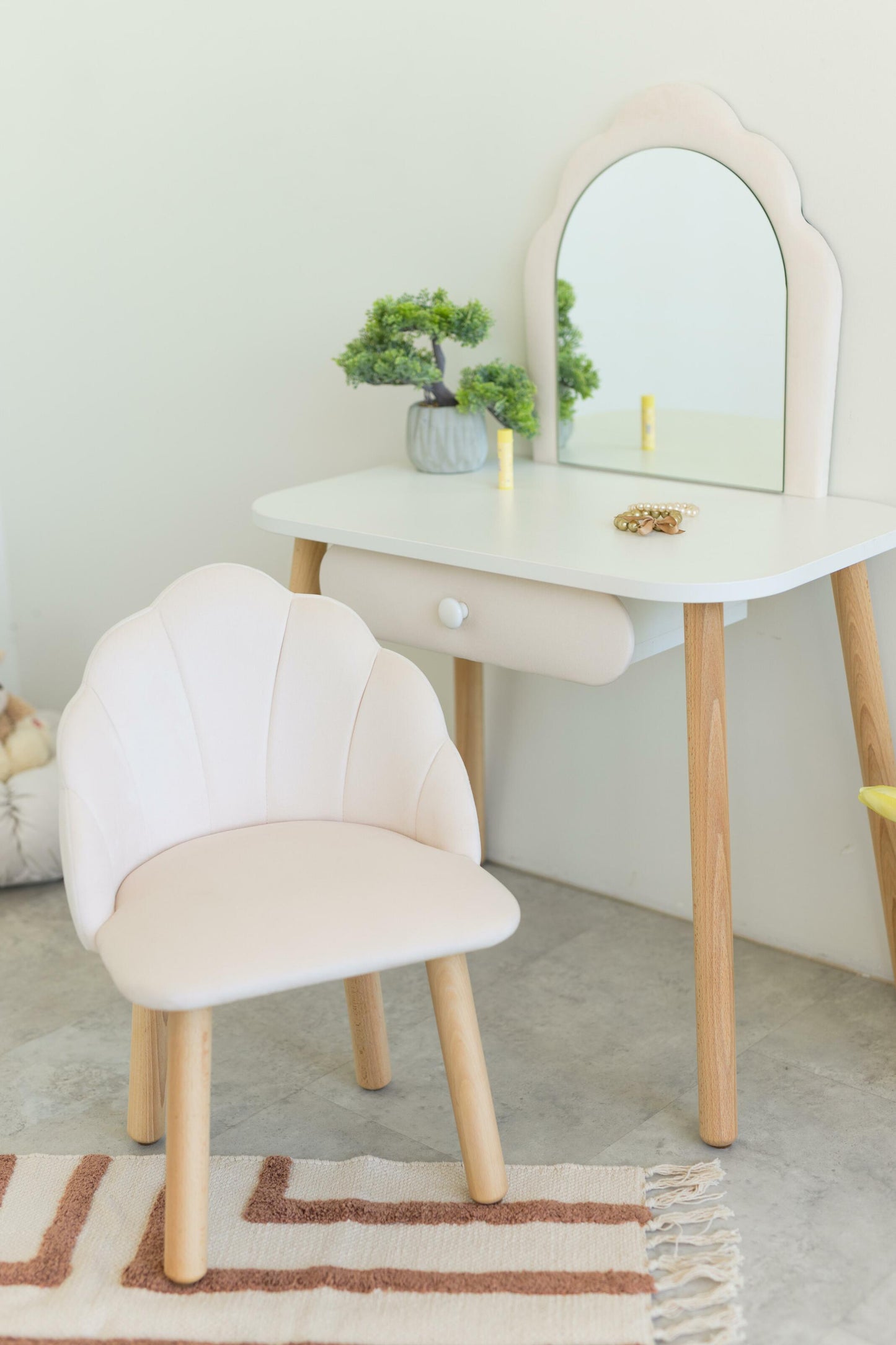 Furniture set: children's dressing table Ariel and armchair Seashell, 3-5 years old, 105-115 cm, Milk