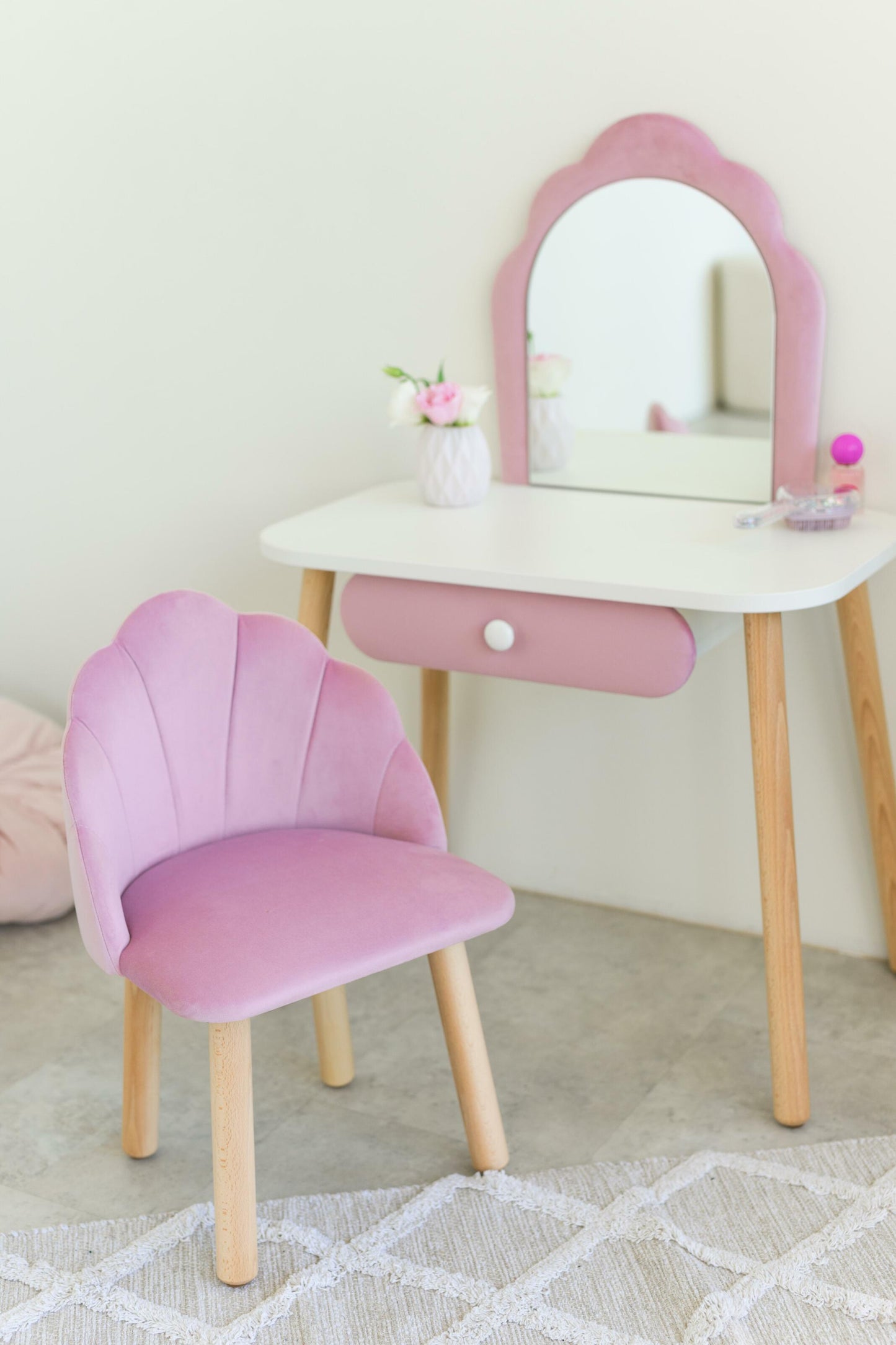 Furniture set: children's dressing table Ariel and armchair Seashell, 2-4 years old, 90-105 cm, Soft pink
