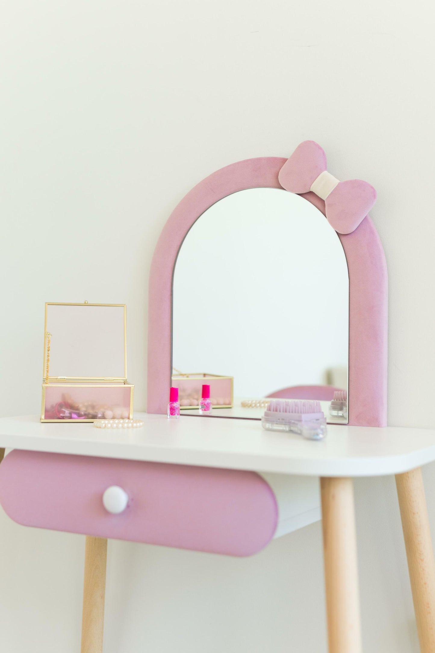 Furniture set: children's dressing table with a bow and armchair, 3-5 years old, 105-115 cm, Soft pink