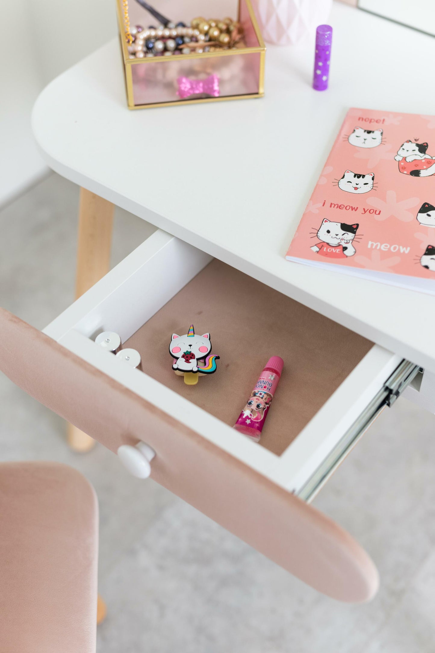 Furniture set: children's dressing table with a bow and armchair, 3-5 years old, 105-115 cm, Powdered