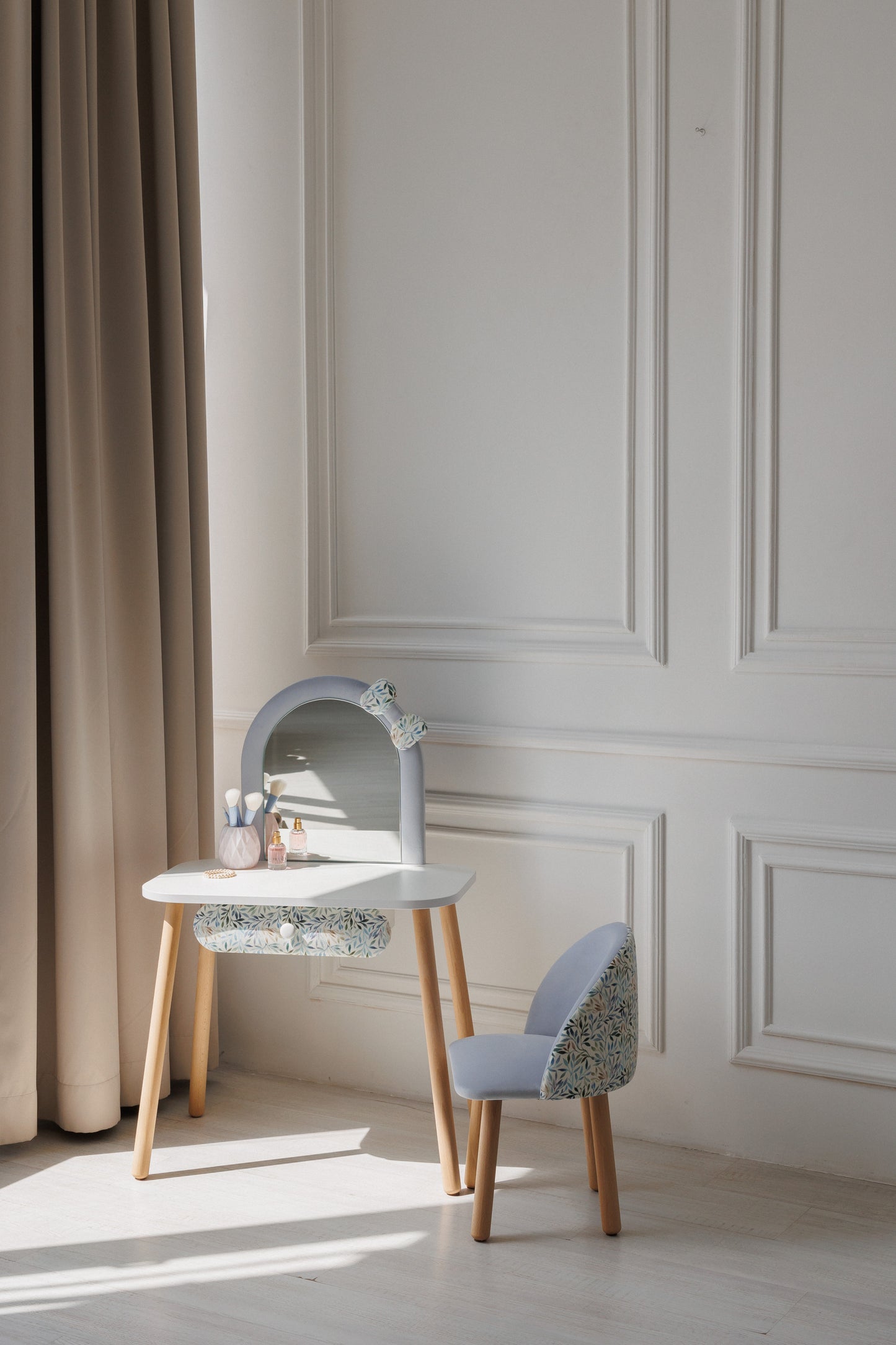 Furniture set: children's dressing table Mavka with a bow and armchair Mavka, 5-7 years old, 115-125 cm, Soft blue