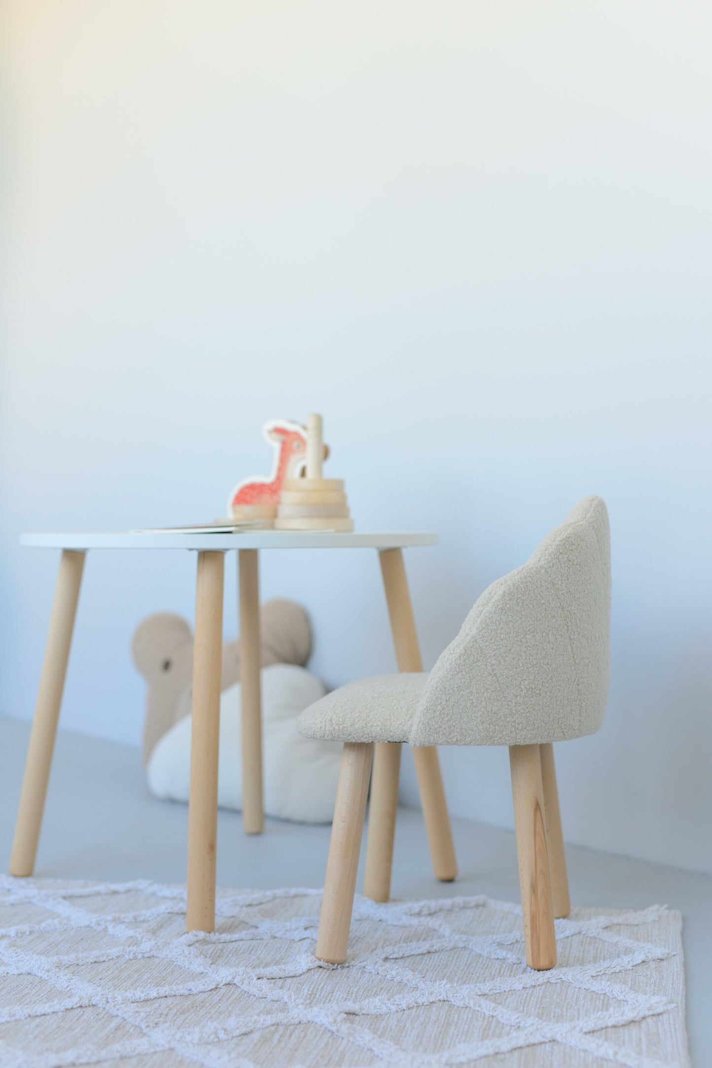 Zestaw mebli: stół bez szuflady i fotel Seashell, 2-4 lata, 90-105 cm, Bukle Beige Light