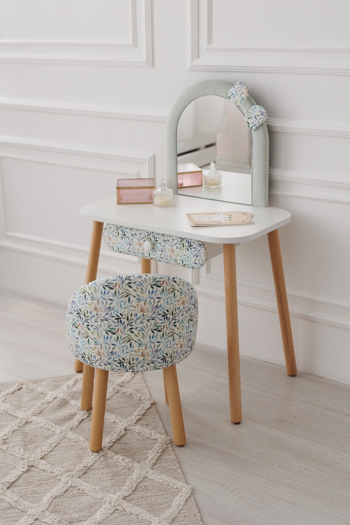 Furniture set: children's dressing table Mavka with a bow and armchair Mavka, 5-7 years old, 115-125 cm, Mint
