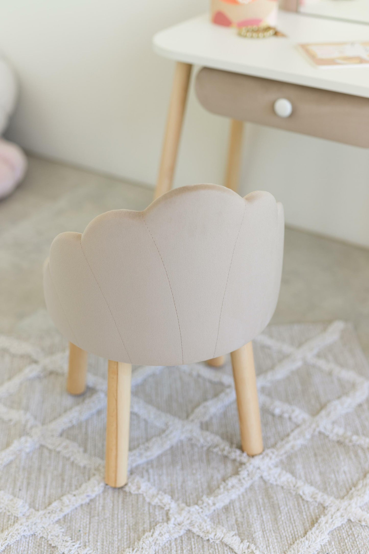 Furniture set: children's dressing table Ariel and armchair Seashell, 5-7 years old, 115-125 cm, Latte