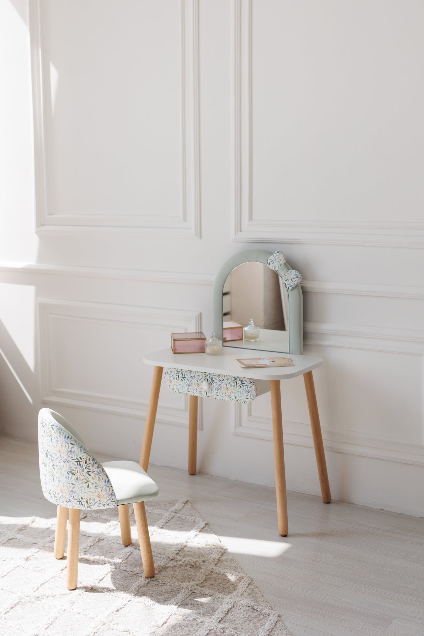 Furniture set: children's dressing table Mavka with a bow and armchair Mavka, 5-7 years old, 115-125 cm, Mint