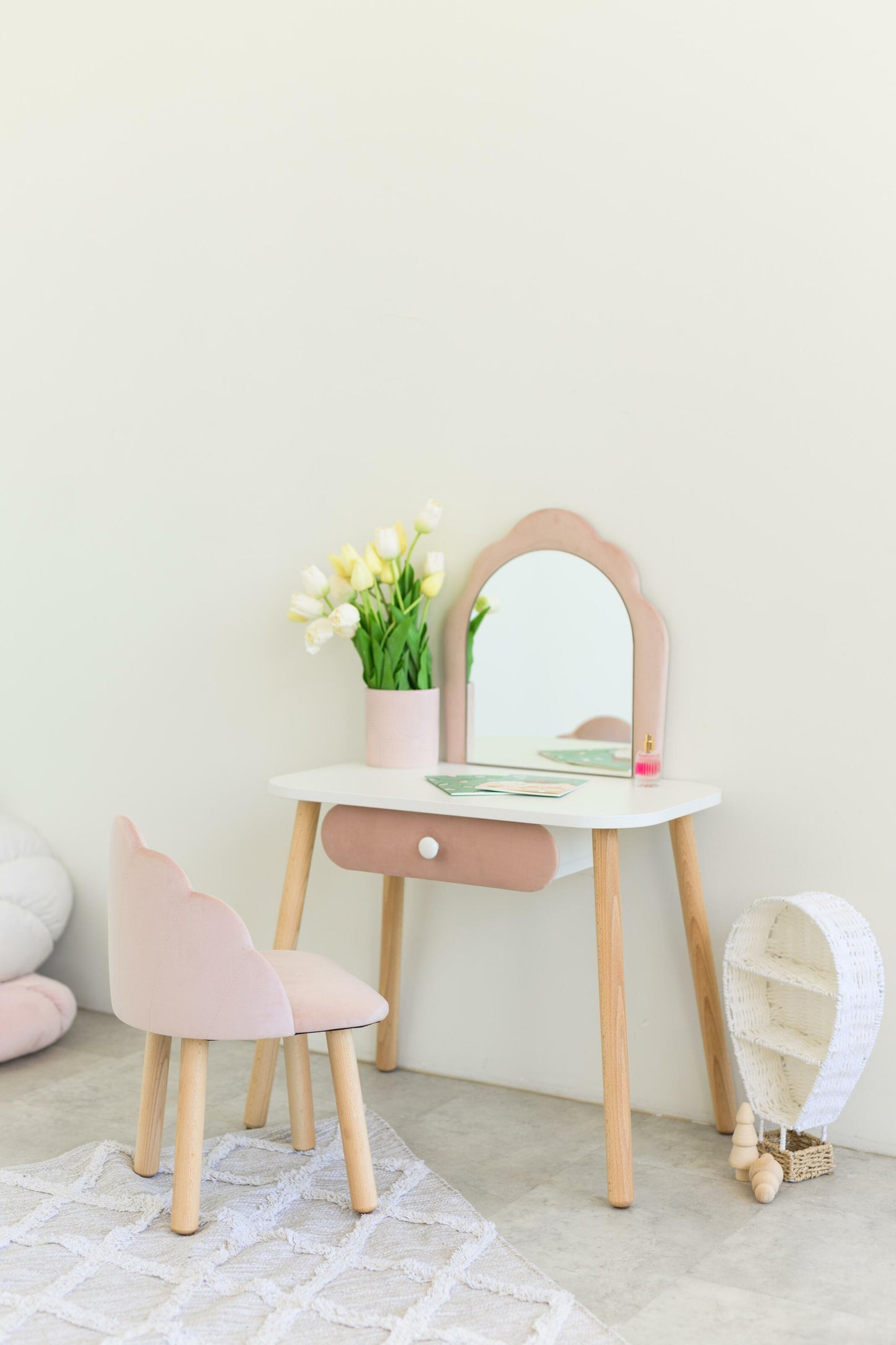 Furniture set: children's dressing table Ariel and armchair Seashell, 5-7 years old, 115-125 cm, Powdered