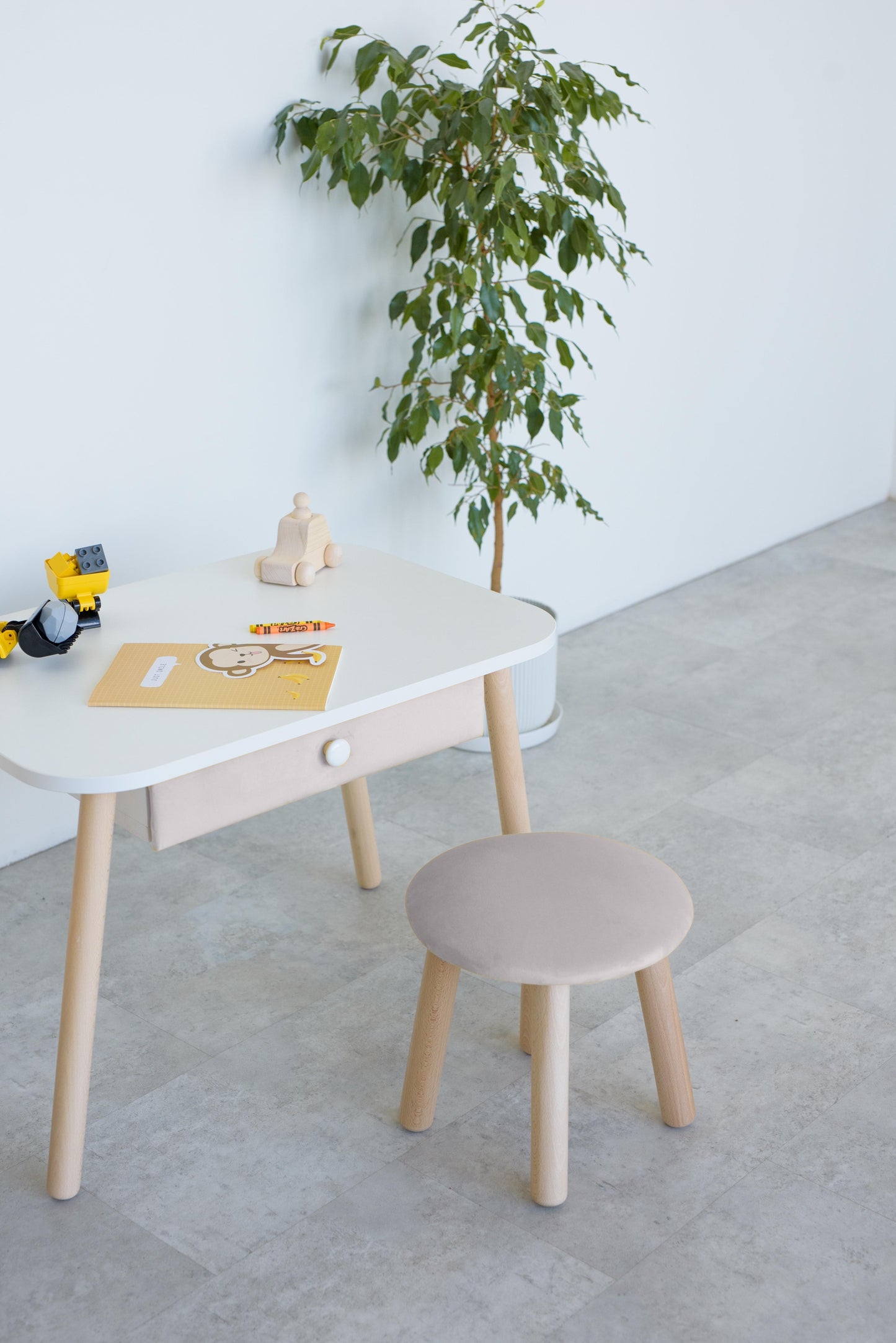 Kids stool, 5-7 years old, 115-125 cm, Milk