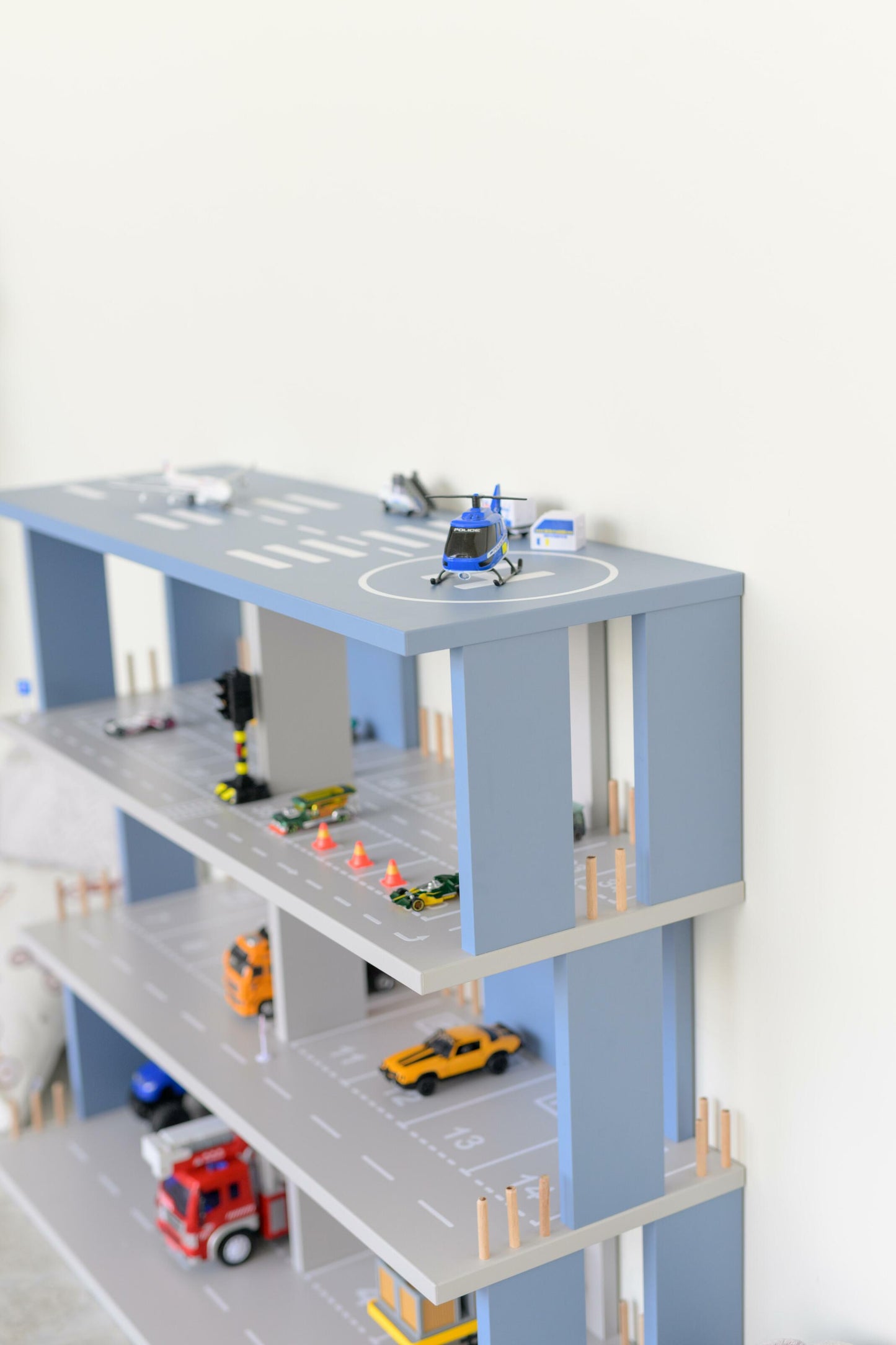 Children's play parking, Cyan
