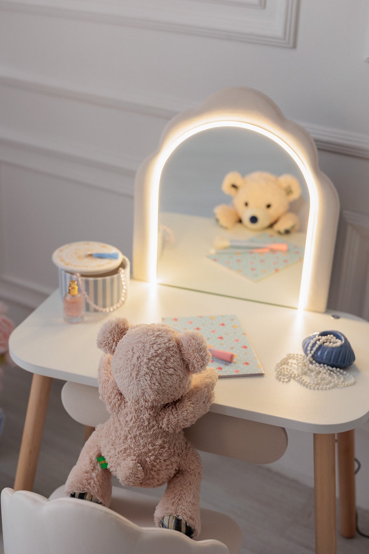 Set: kinderkaptafel Ariel met verlichting en stoel Schelp, Melk — aanzicht 6