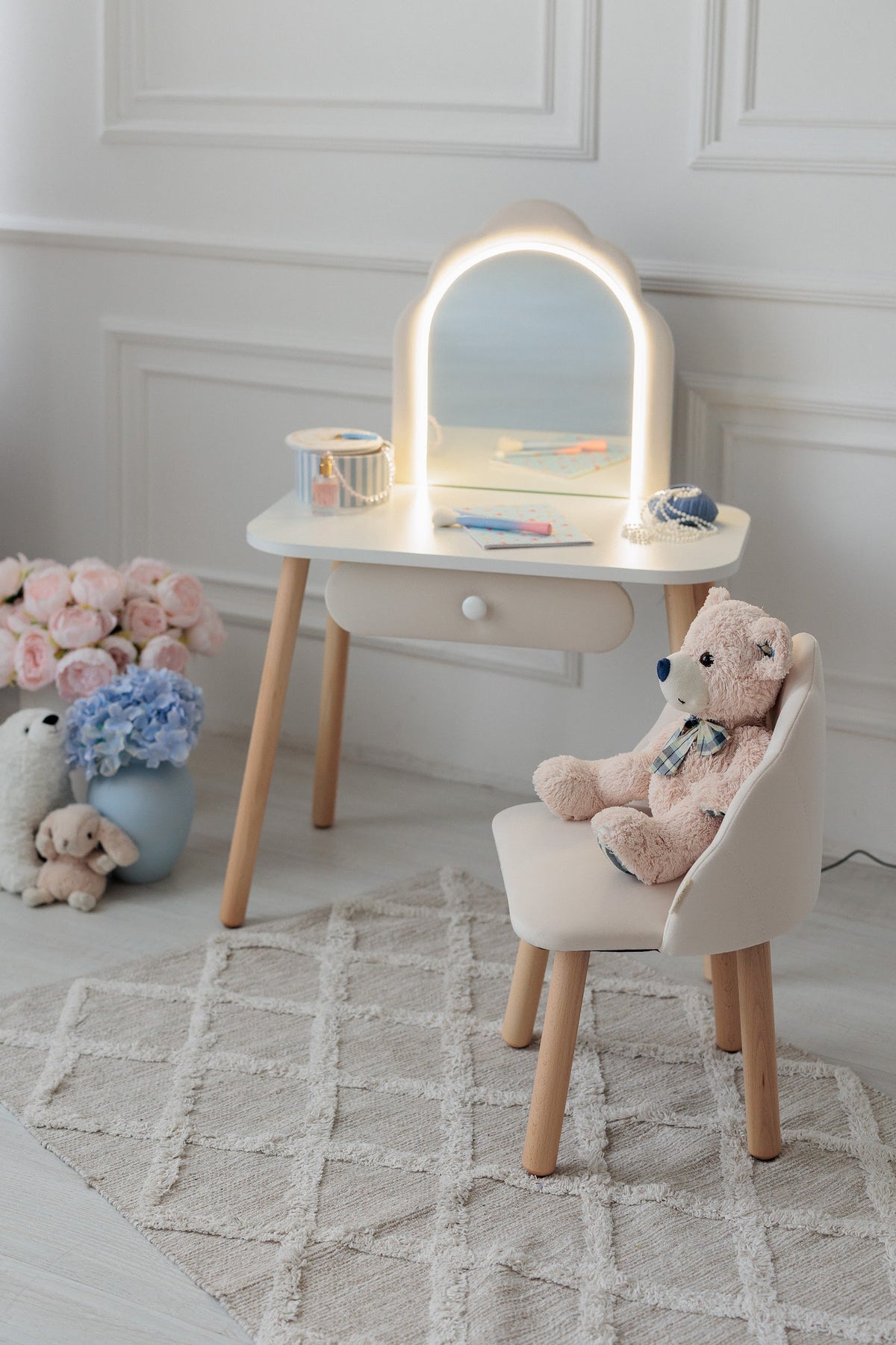 Set: kinderkaptafel Ariel met verlichting en stoel Schelp, Melk