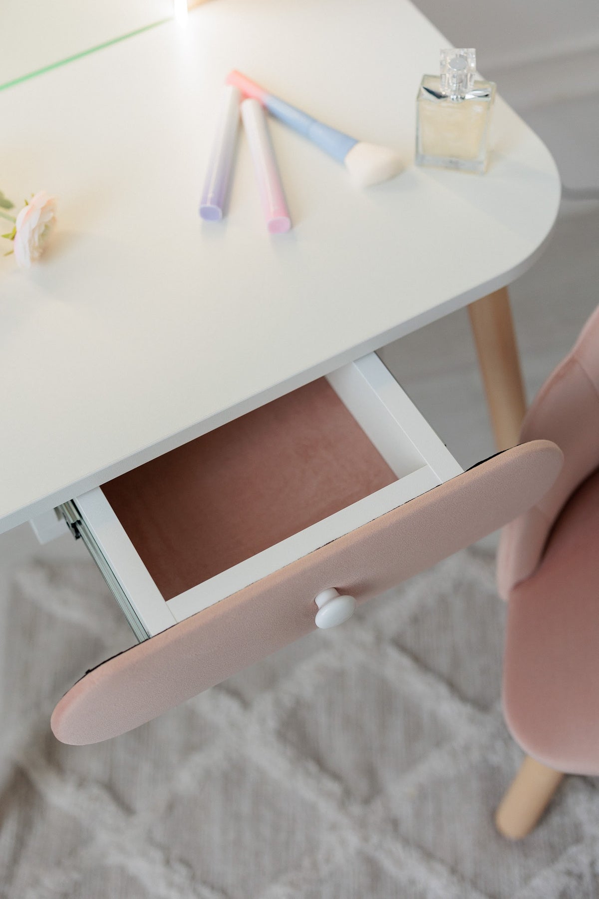 Set: kinderkaptafel Ariel met verlichting en stoel Schelp, Poederkleur — aanzicht 10