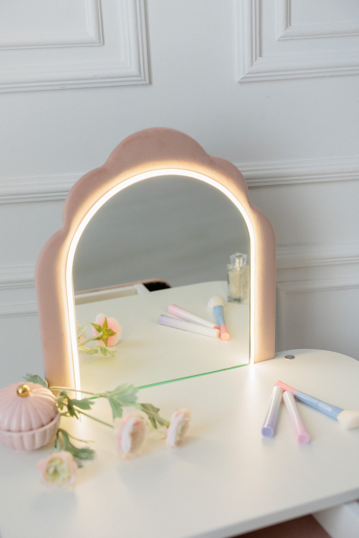 Set: kinderkaptafel Ariel met verlichting en stoel Schelp, Poederkleur — aanzicht 11