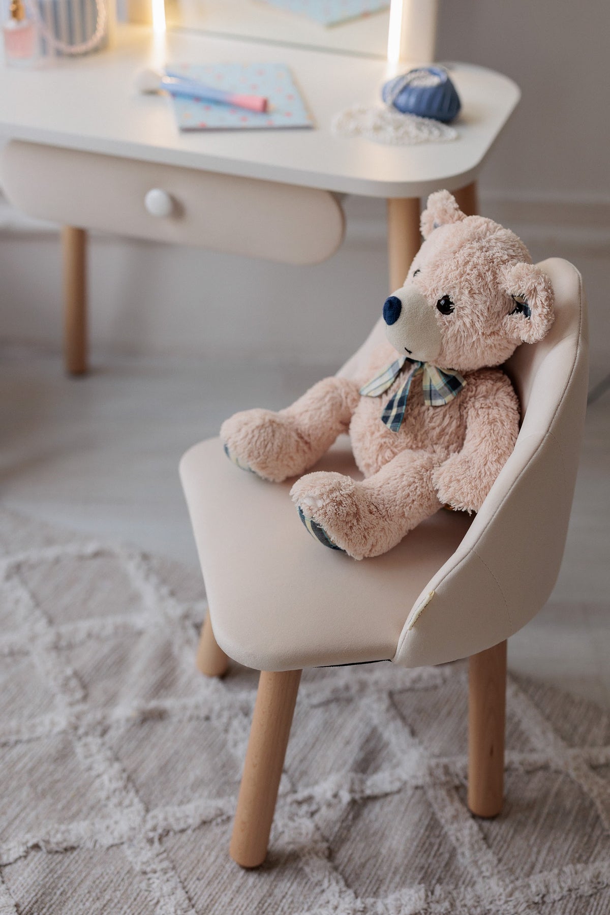 Set: kinderkaptafel Ariel met verlichting en stoel Schelp, Melk — aanzicht 11