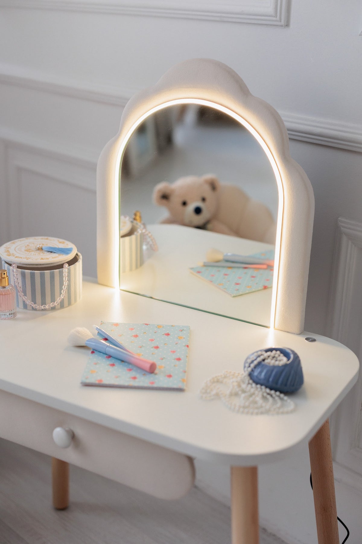 Set: kinderkaptafel Ariel met verlichting en stoel Schelp, Melk — aanzicht 7