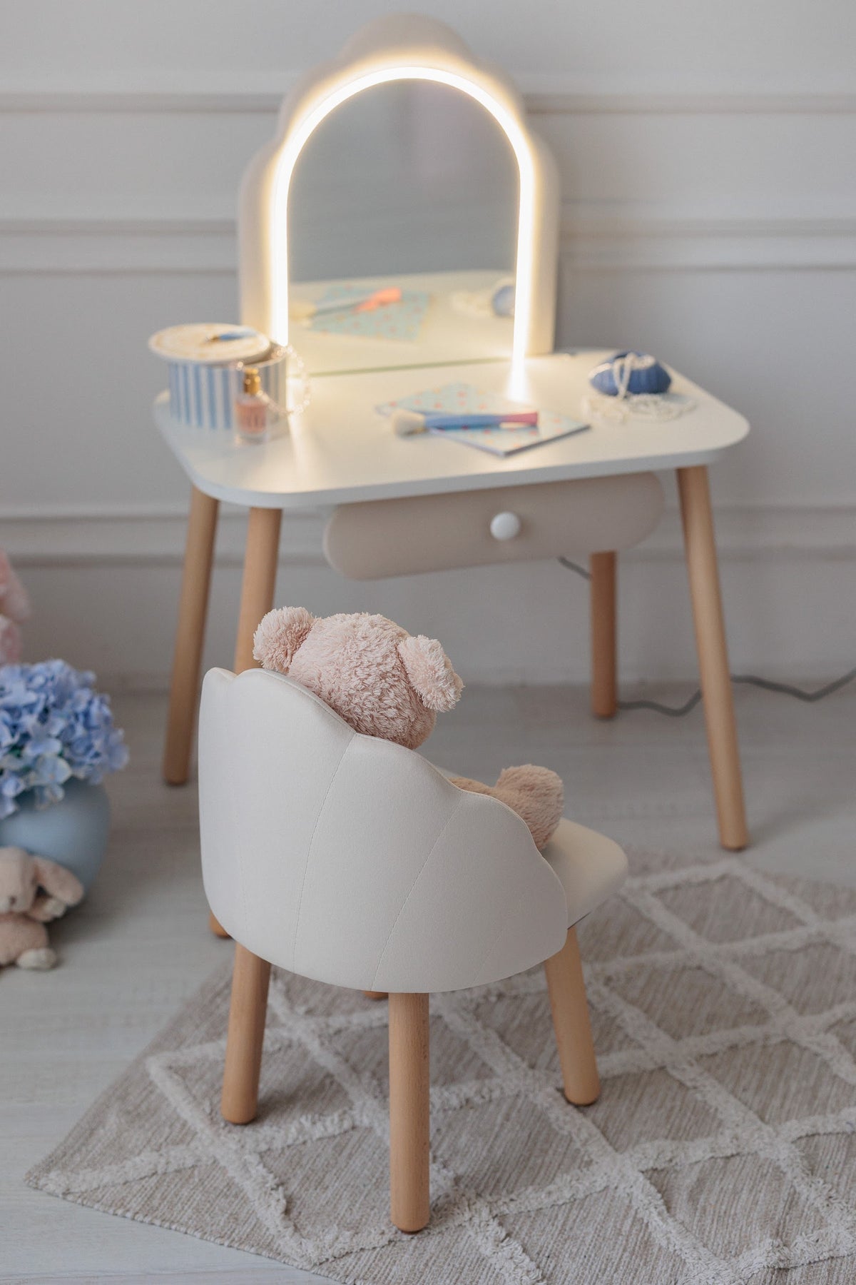 Set: kinderkaptafel Ariel met verlichting en stoel Schelp, Melk — aanzicht 5