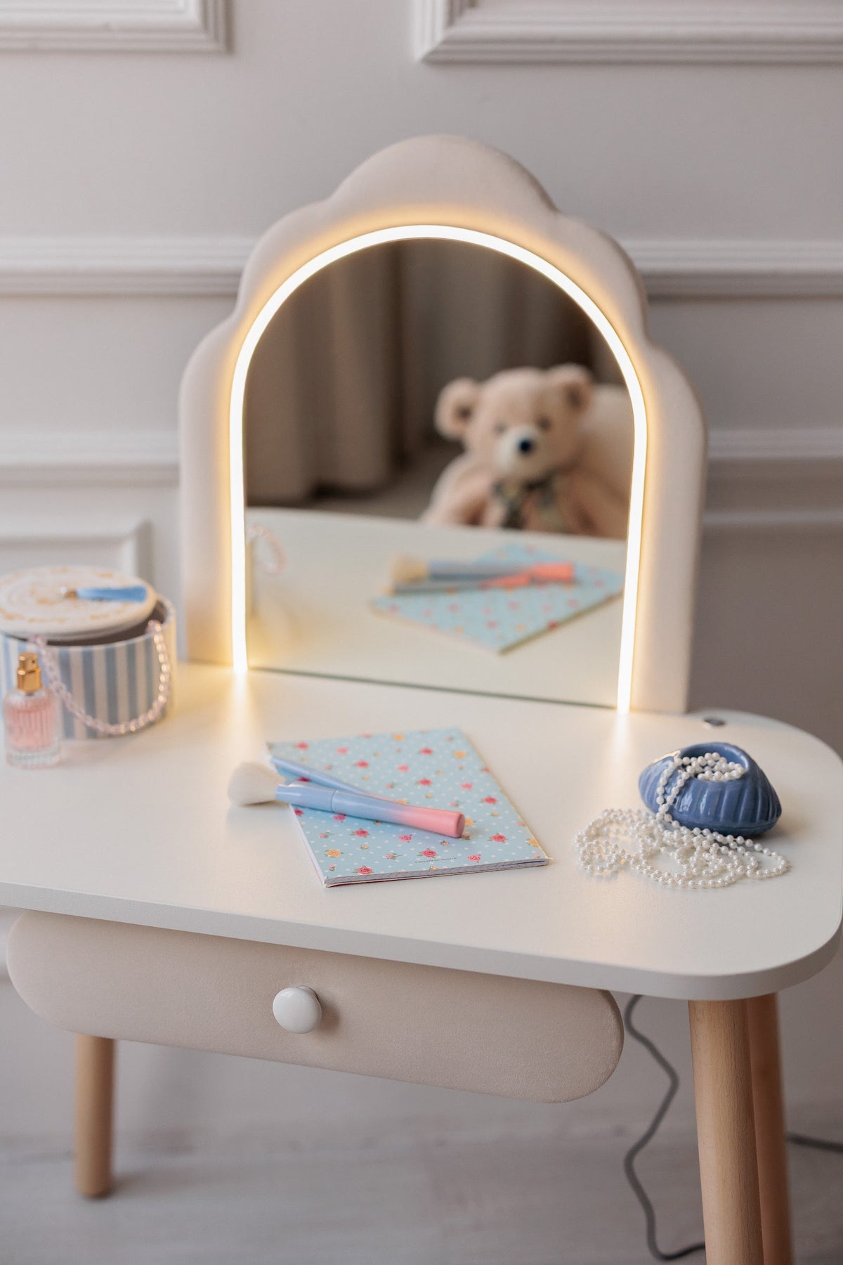 Set: kinderkaptafel Ariel met verlichting en stoel Schelp, Melk — aanzicht 8