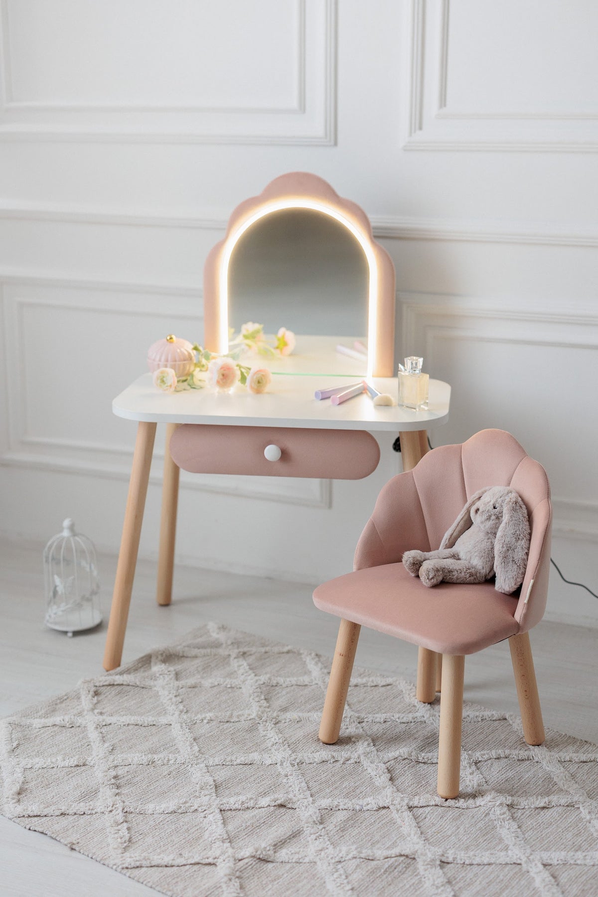 Set: kinderkaptafel Ariel met verlichting en stoel Schelp, Poederkleur — aanzicht 4