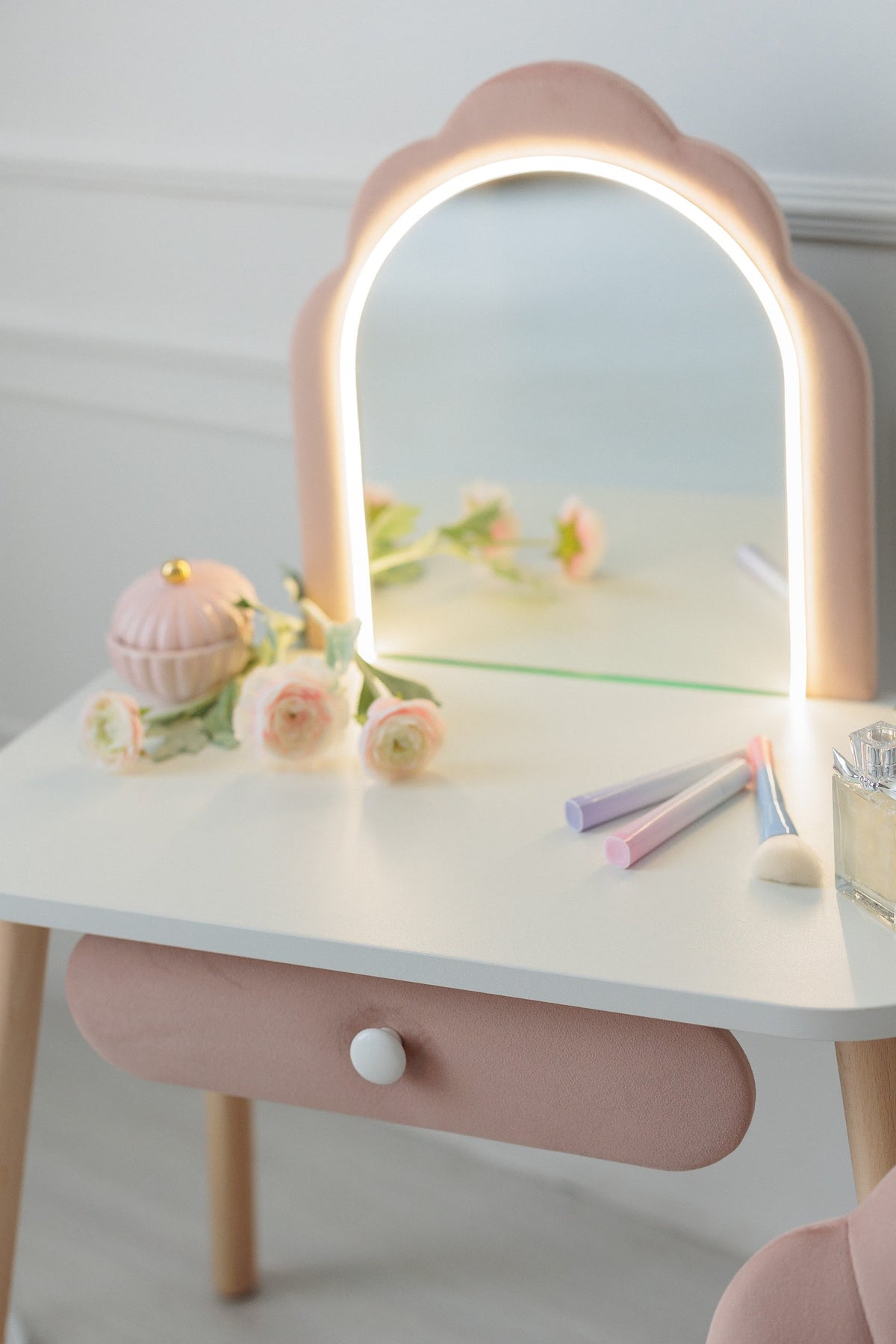 Set: kinderkaptafel Ariel met verlichting en stoel Schelp, Poederkleur — aanzicht 8
