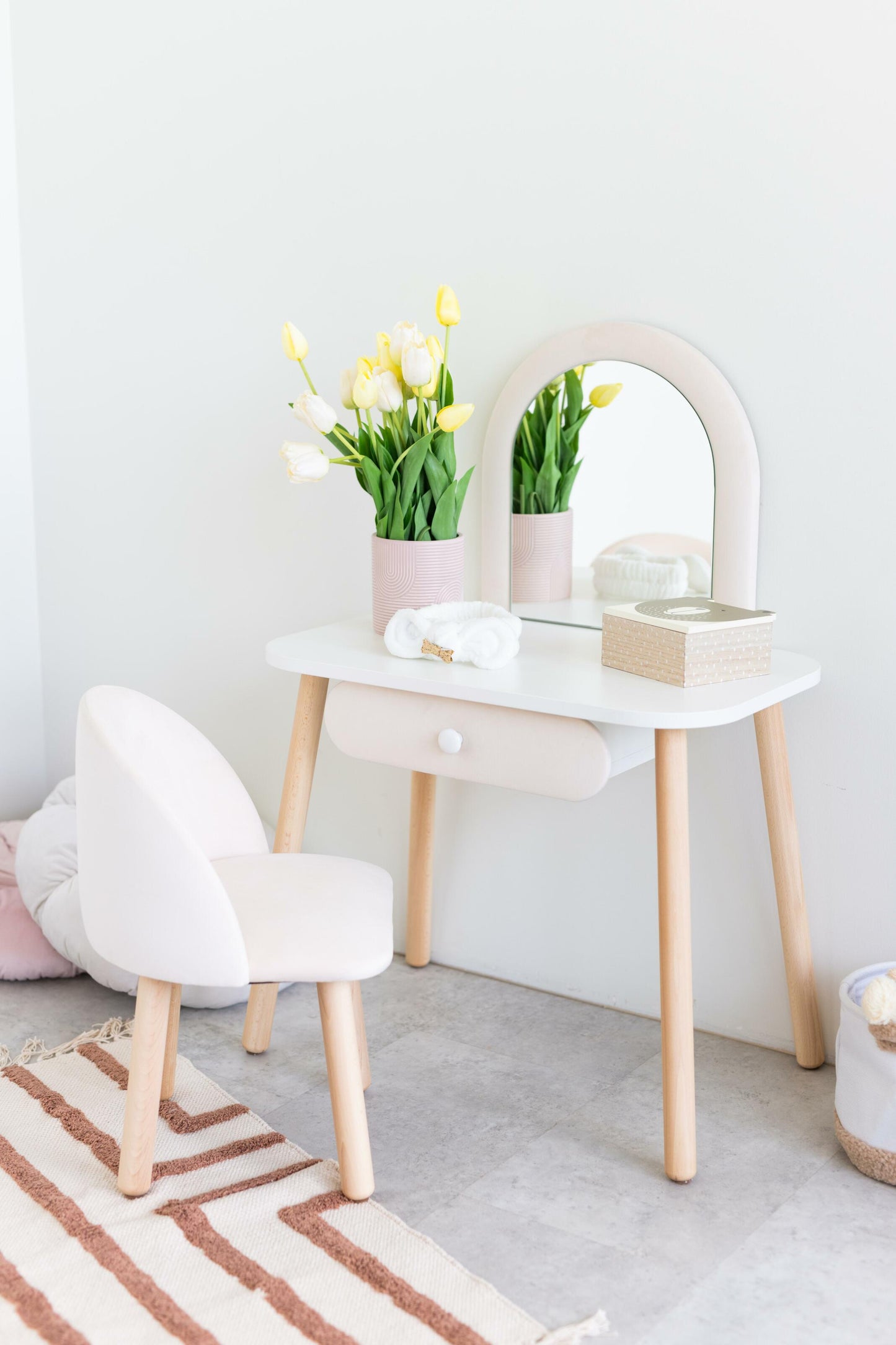 Furniture set: children's dressing table without bow and armchair, 3-5 years old, 105-115 cm, Milk