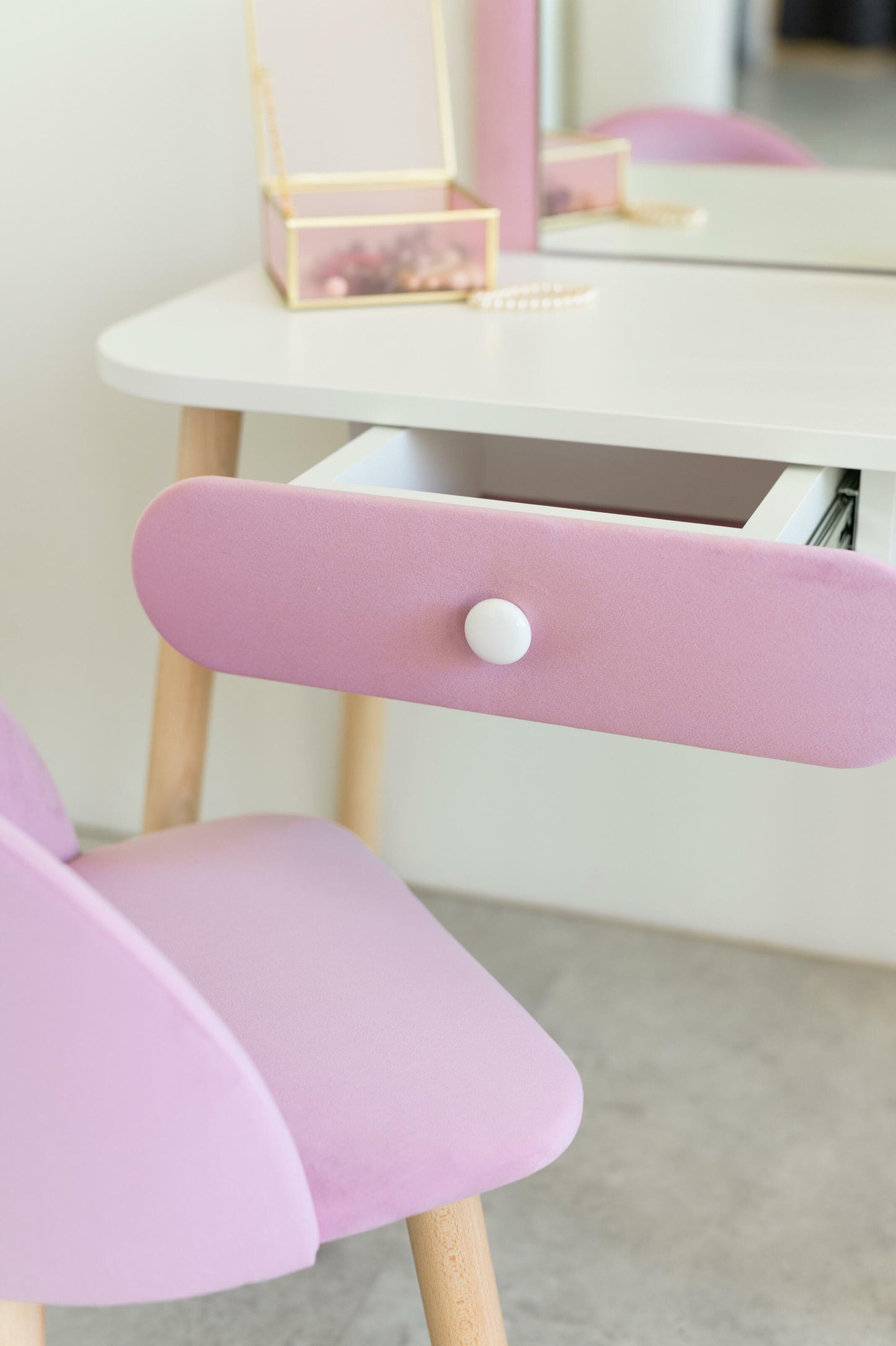 Furniture set: children's dressing table without bow and armchair, 3-5 years old, 105-115 cm, Soft pink