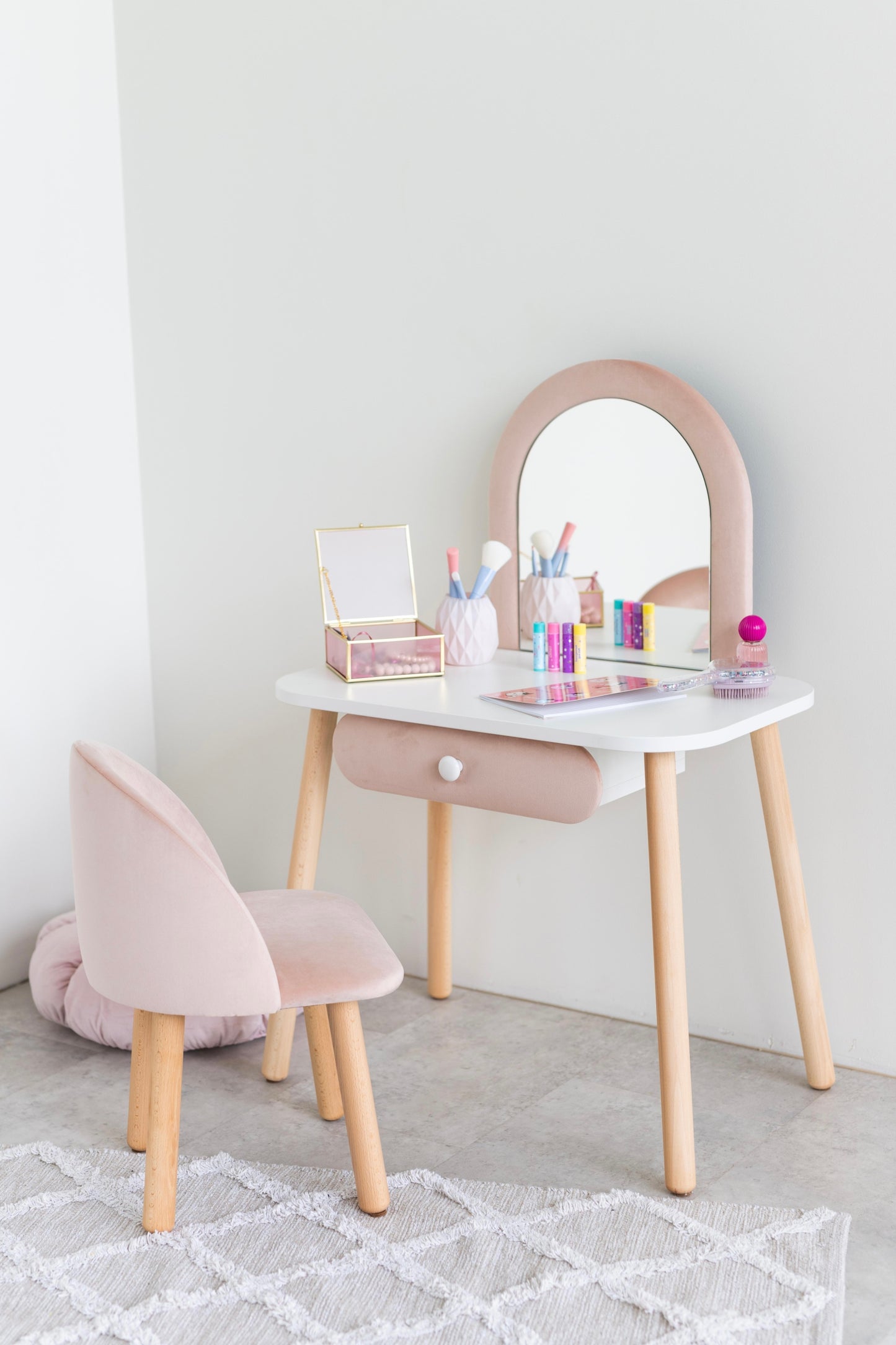 Furniture set: children's dressing table without bow and armchair, 3-5 years old, 105-115 cm, Powdered
