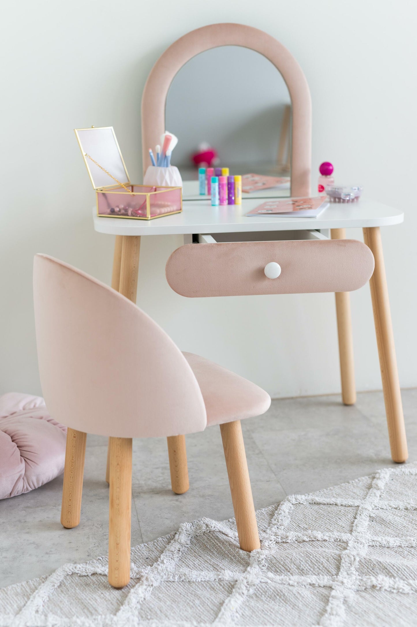 Furniture set: children's dressing table without bow and armchair, 3-5 years old, 105-115 cm, Powdered