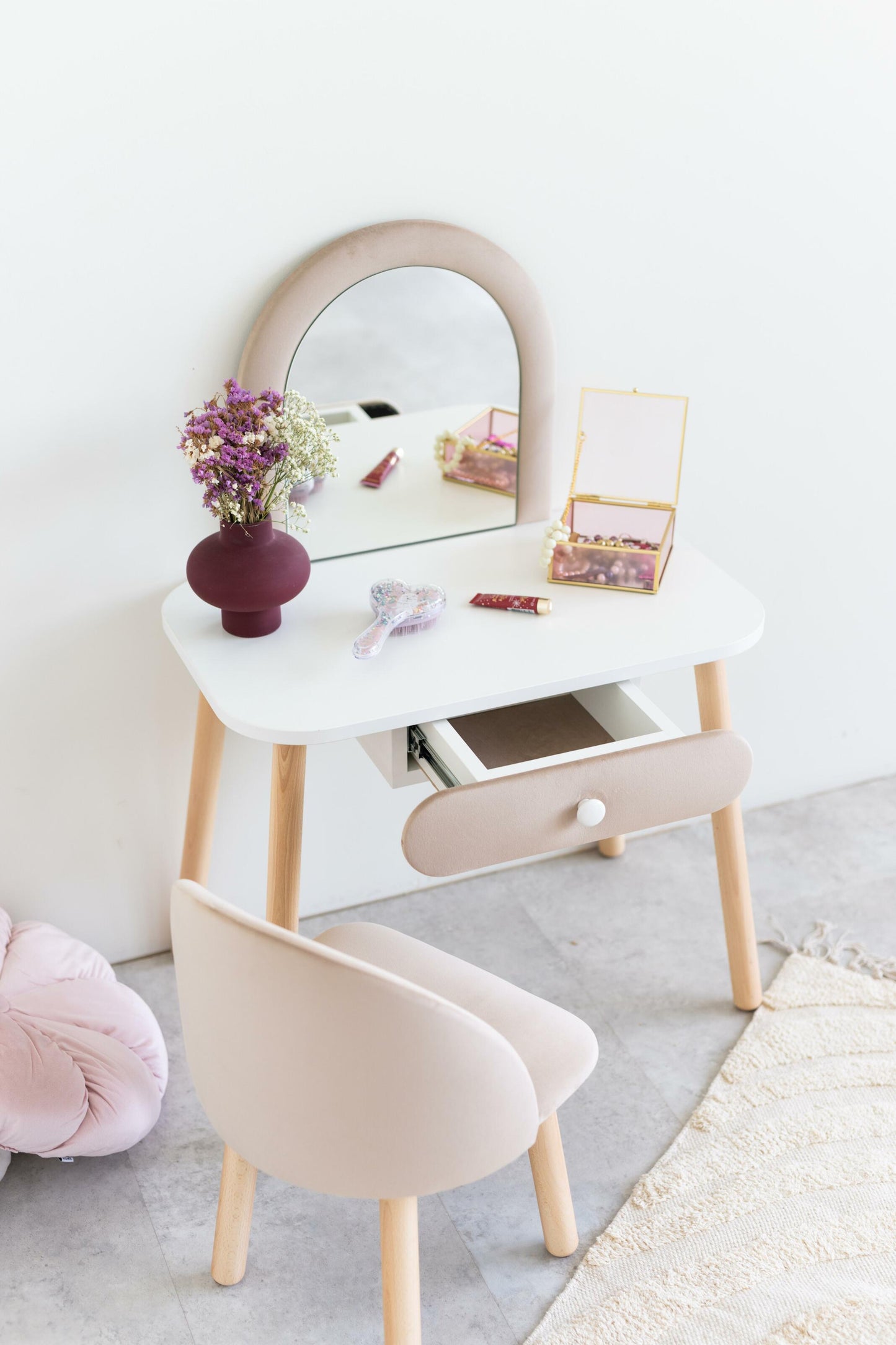 Furniture set: children's dressing table without bow and armchair, 5-7 years old, 115-125 cm, Latte