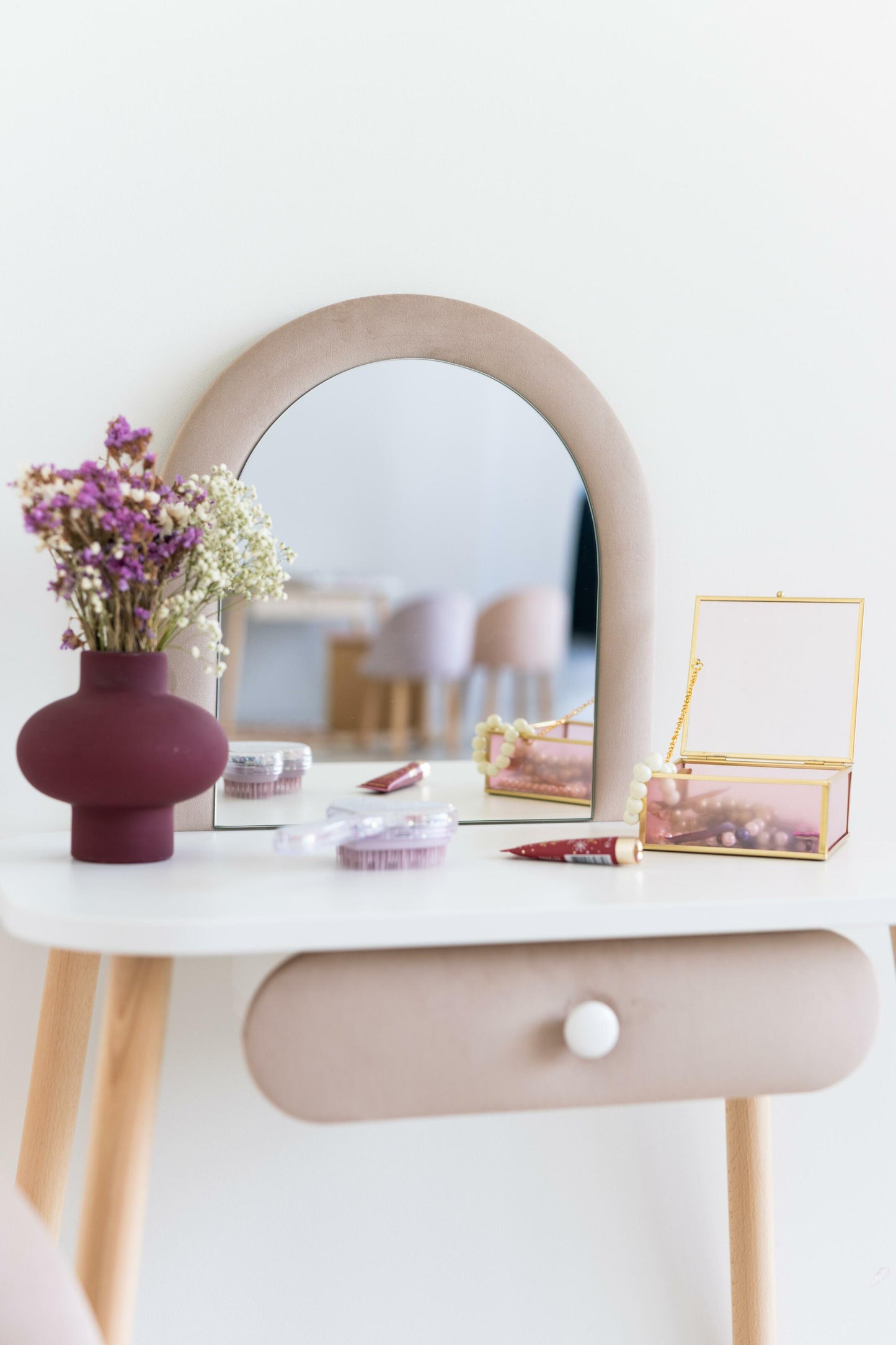 Furniture set: children's dressing table without bow and armchair, 5-7 years old, 115-125 cm, Latte