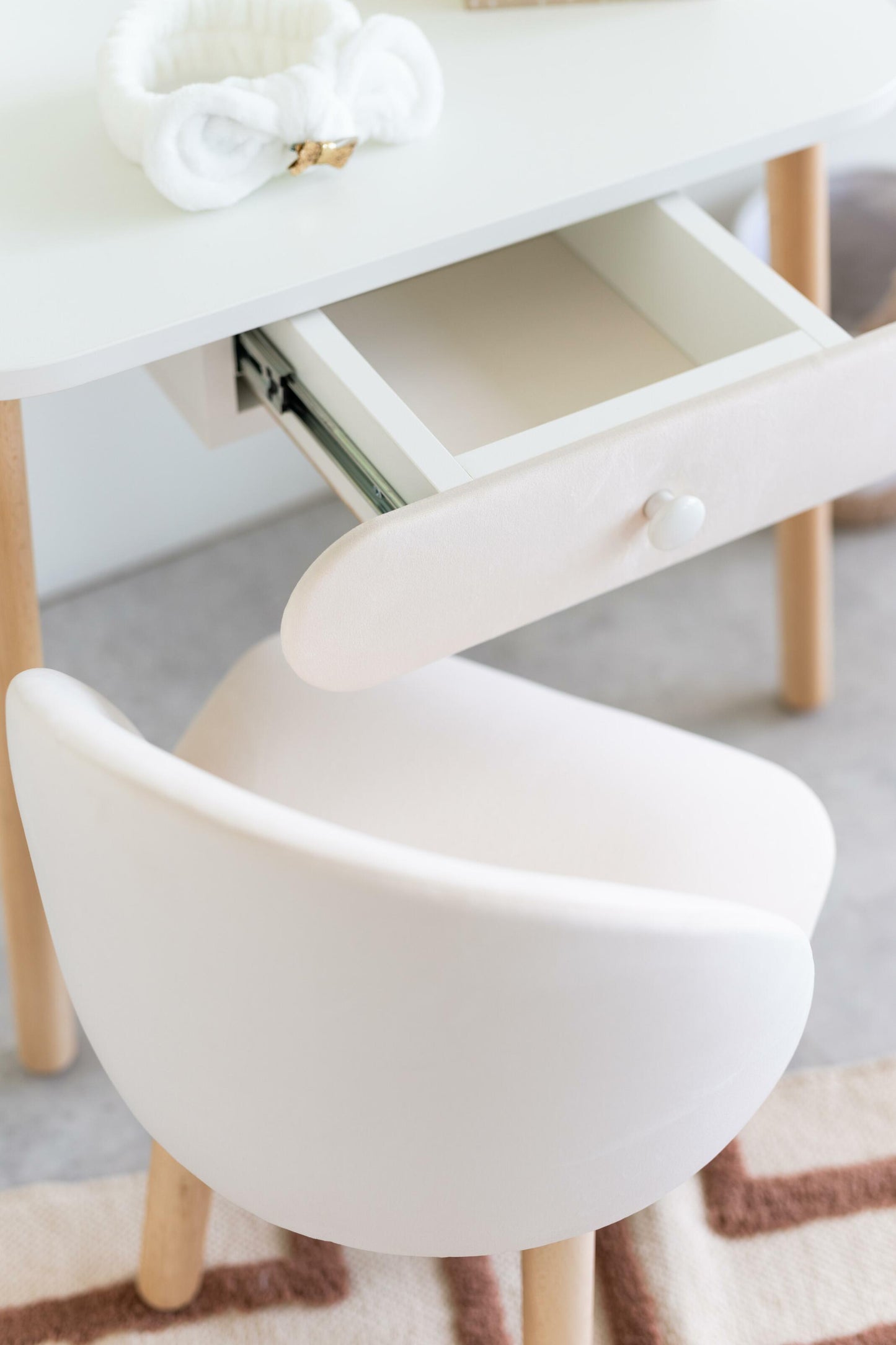 Furniture set: children's dressing table without bow and armchair, 5-7 years old, 115-125 cm, Milk