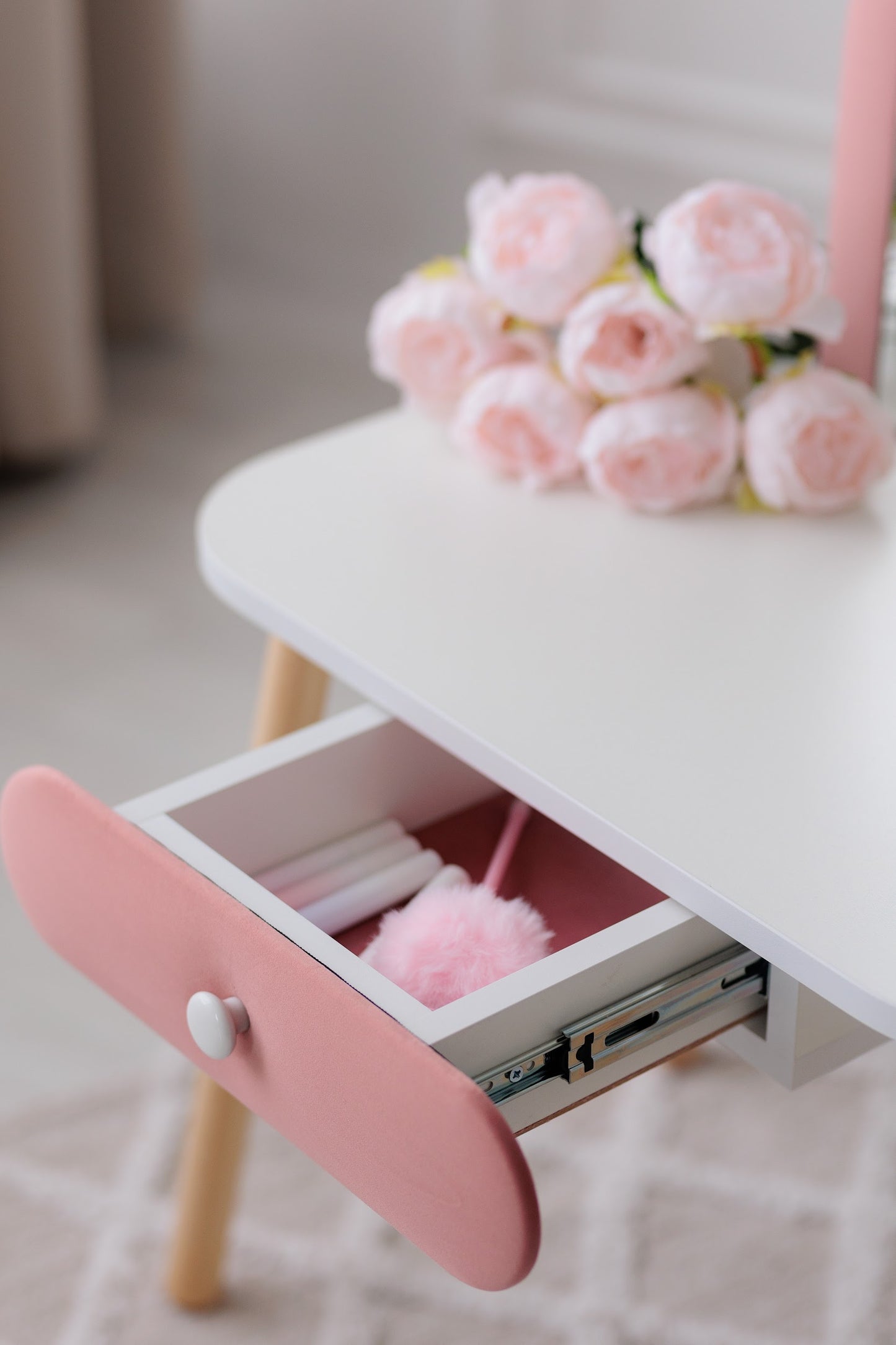 Zestaw mebli: toaletka dziecięca bez pałąka i fotel, 5-7 lat, 115-125 cm, Różowy