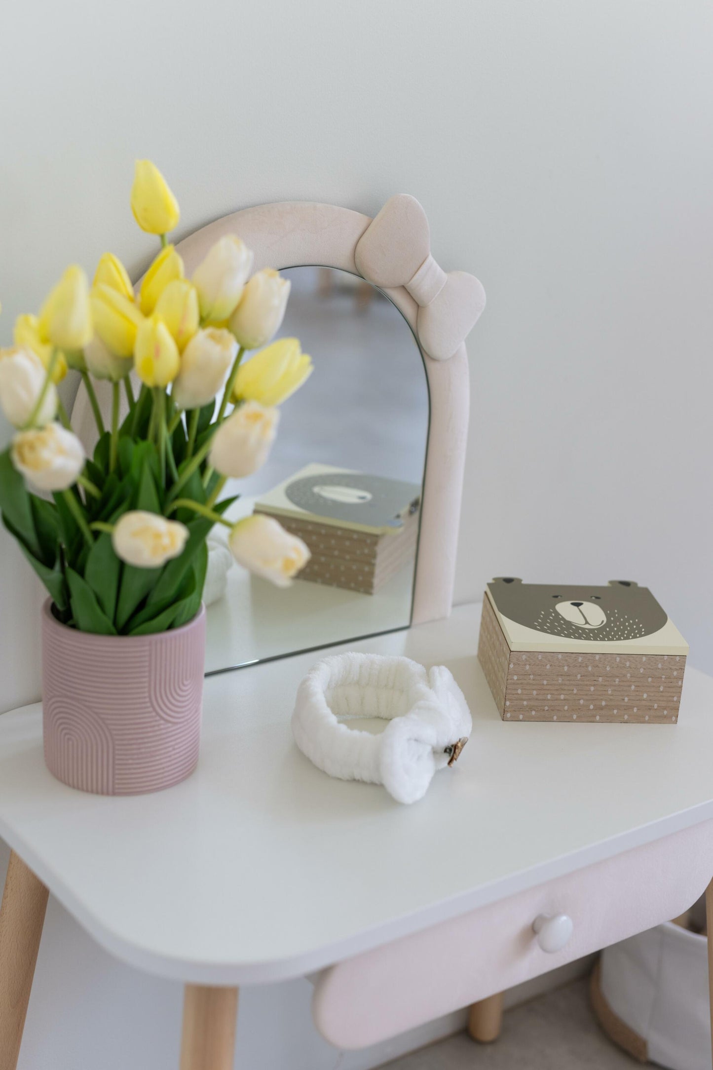 Furniture set: children's dressing table with a bow and armchair, 3-5 years old, 105-115 cm, Milk