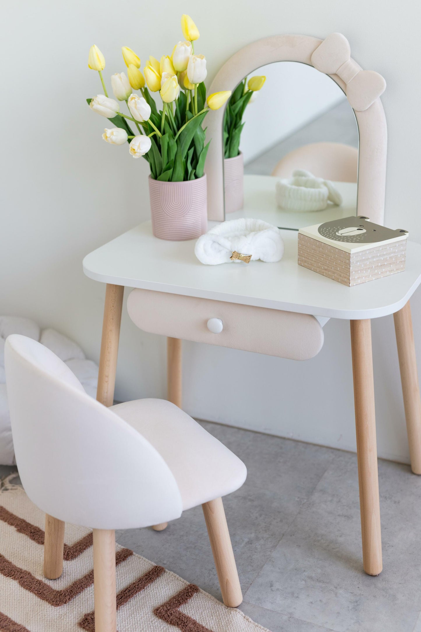 Furniture set: children's dressing table with a bow and armchair, 3-5 years old, 105-115 cm, Milk