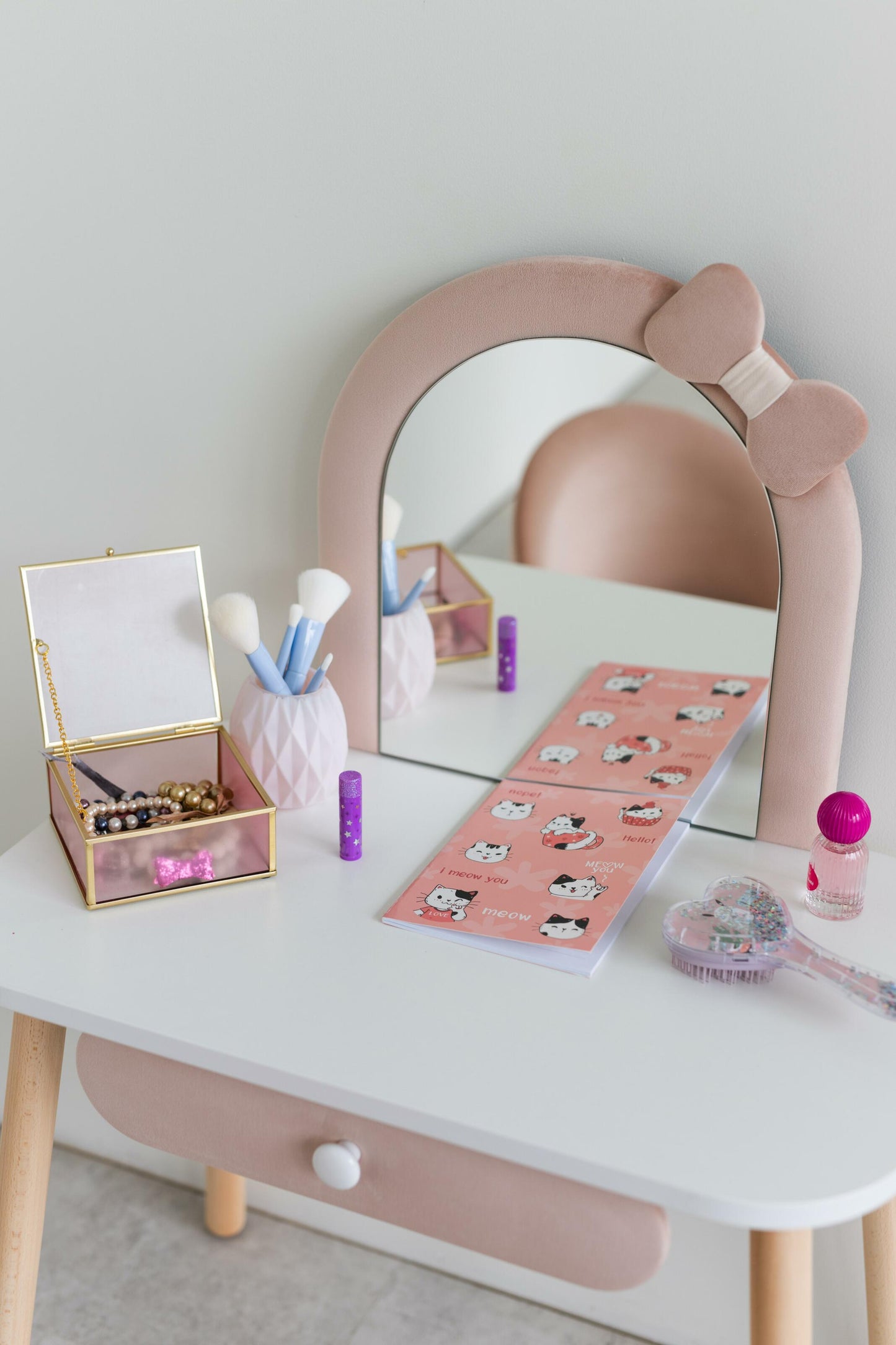 Furniture set: children's dressing table with a bow and armchair, 3-5 years old, 105-115 cm, Powdered