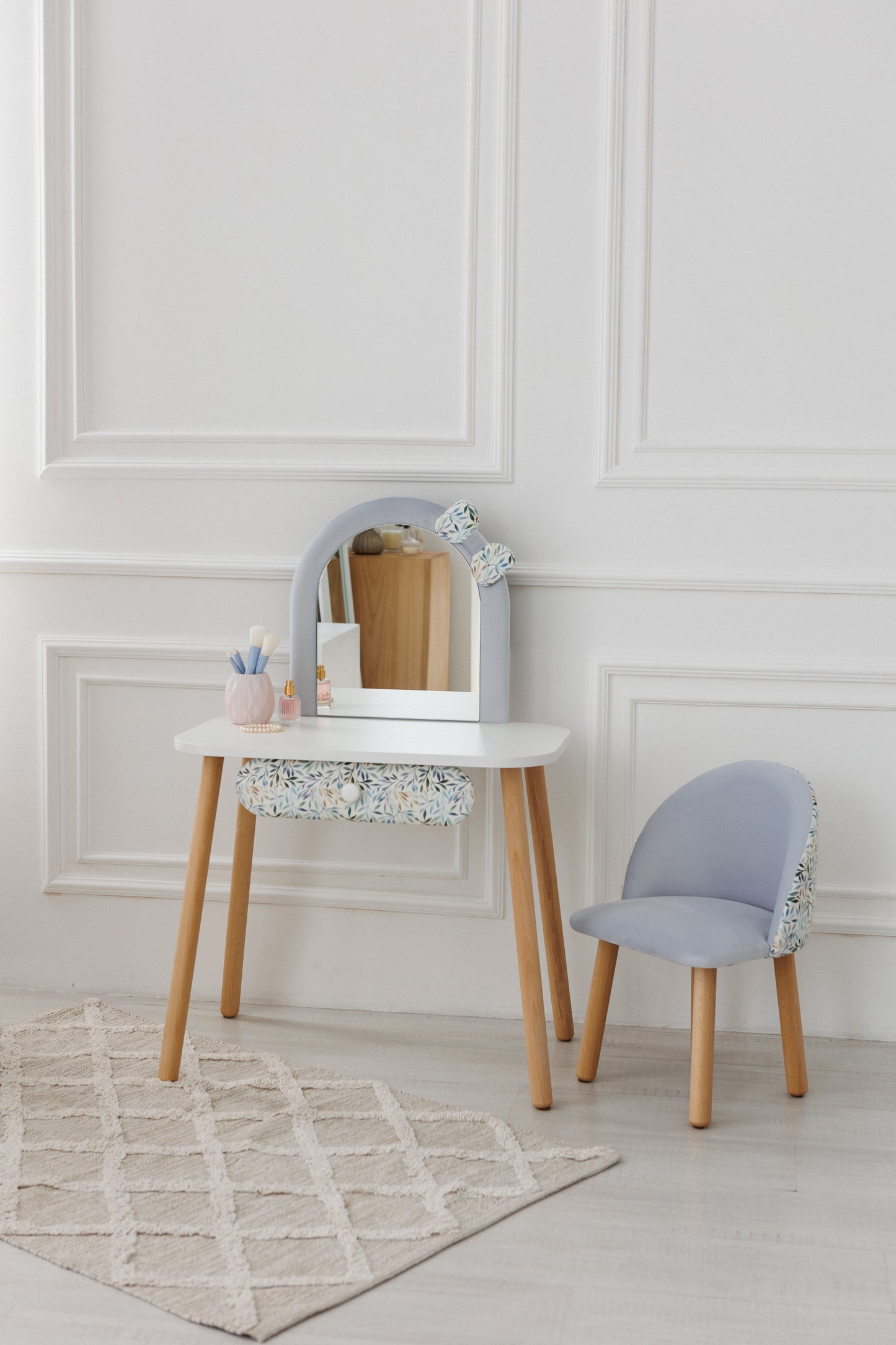 Furniture set: children's dressing table Mavka with a bow and armchair Mavka, 5-7 years old, 115-125 cm, Soft blue