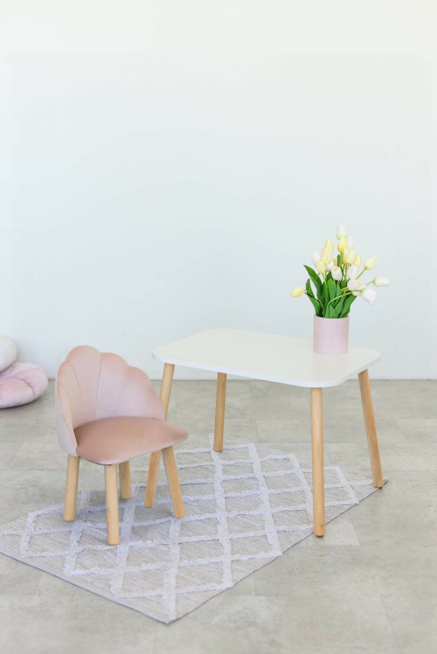 Furniture set: rectangular table without drawer and armchair Seashell, 3-5 years old, 105-115 cm, Powdered