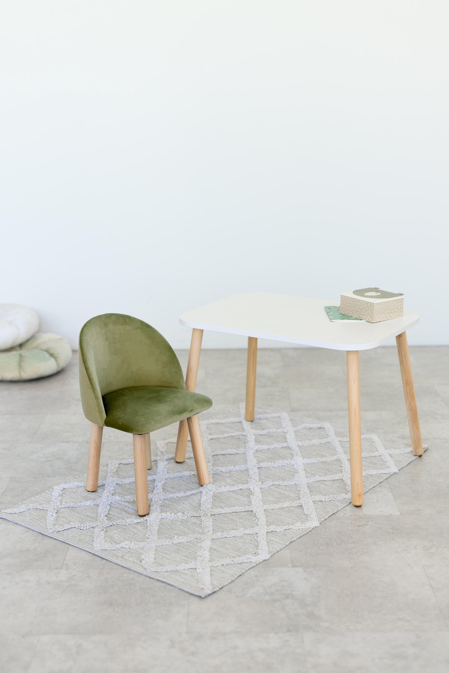 Furniture set: rectangular table without drawer and armchair, 2-4 years old, 90-105 cm, Olive