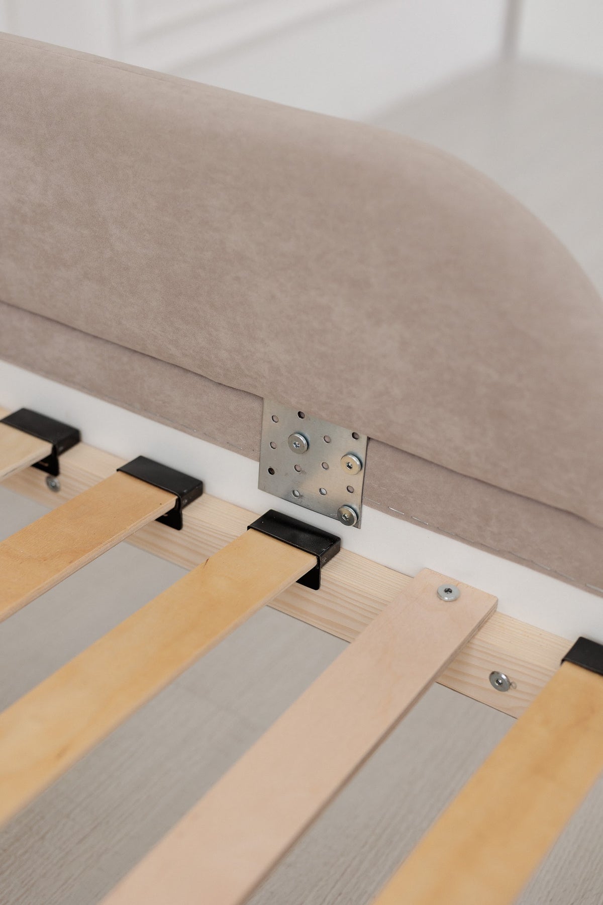 Kinderbed met matras Bear Sleep, afmetingen 80x190 cm, Taupe — aanzicht 9