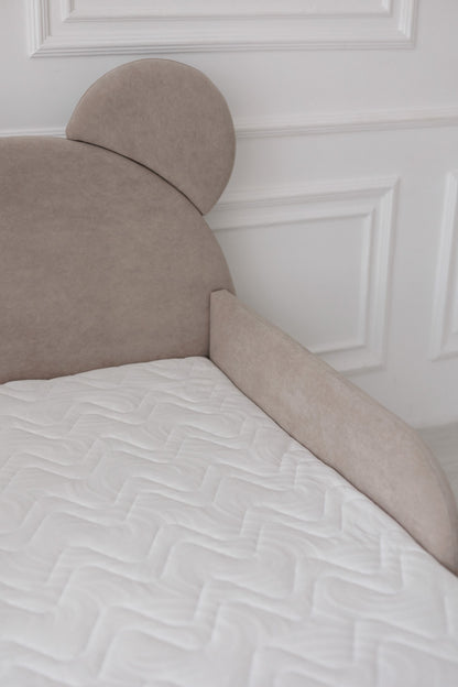 Kinderbed met matras Bear Sleep, afmetingen 80x190 cm, Taupe — aanzicht 2