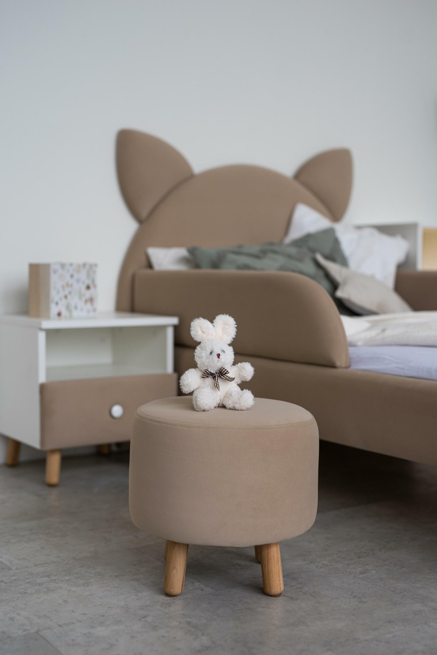 Velour pouf for children and adults, Latte